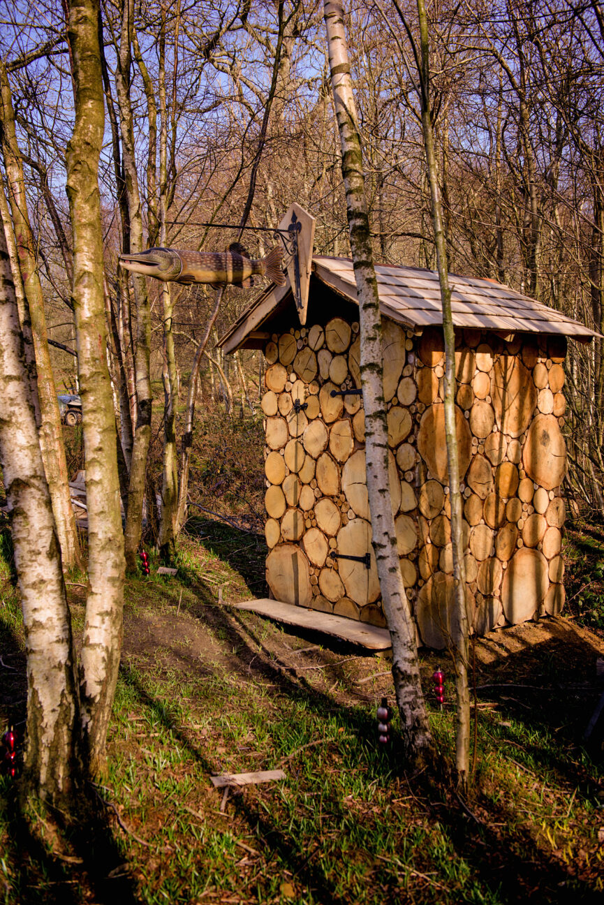 Quirky Sussex Carriage - outdoor toilet