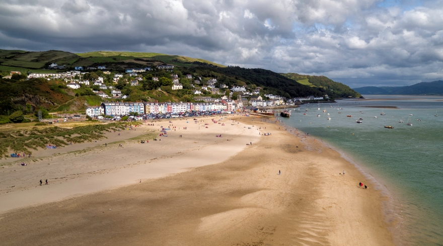 Aberdyfi Beach © Visit Snowdonia