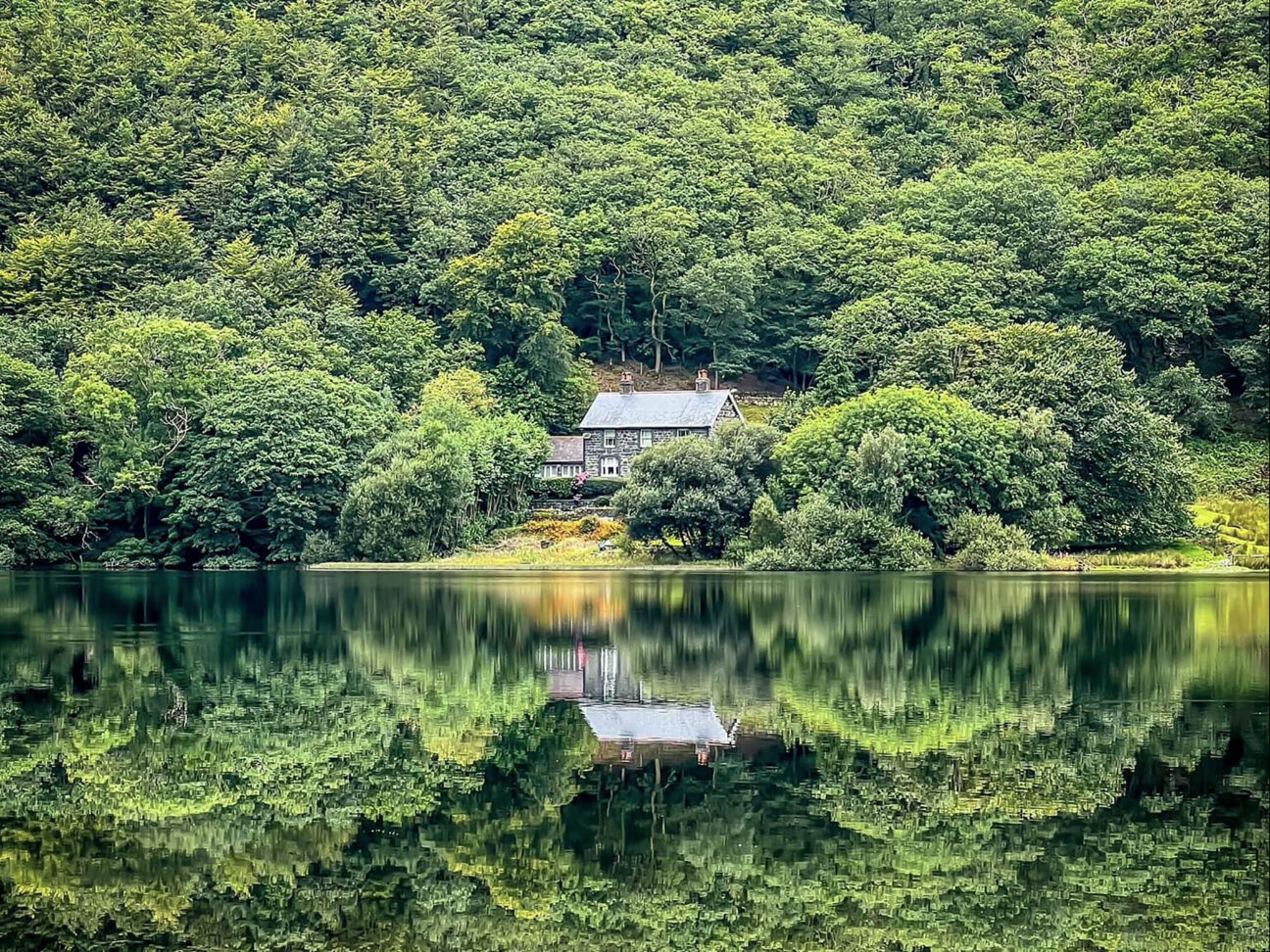 Tal-y-llyn Lake by Chris Williams